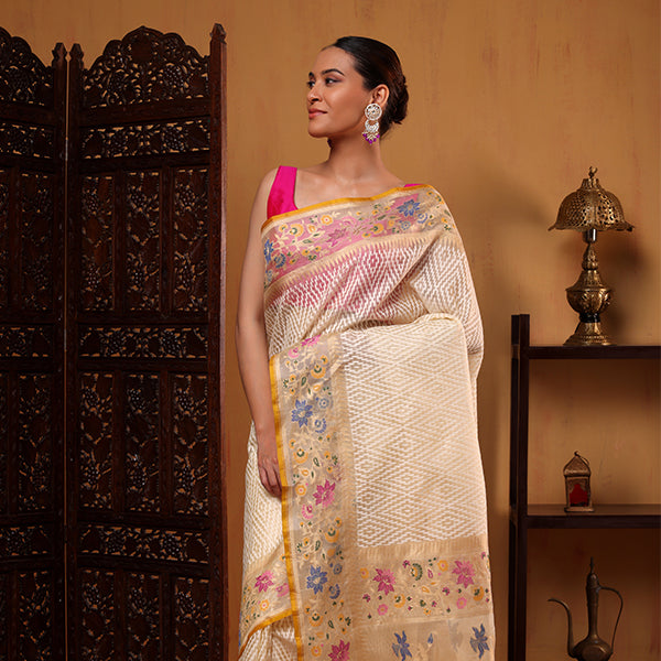 Close-up view of the heavy and opulent traditional pallu on the Celestial Charm handwoven Banarasi silk saree.
