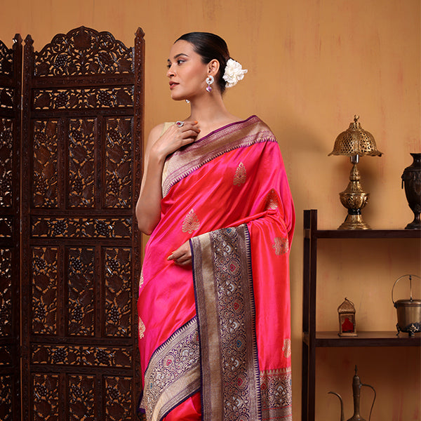 Close-up view of the contrasting pallu on the Fuchsia Fantasy saree highlighting intricate sauna rupa bootas and traditional craftsmanship.