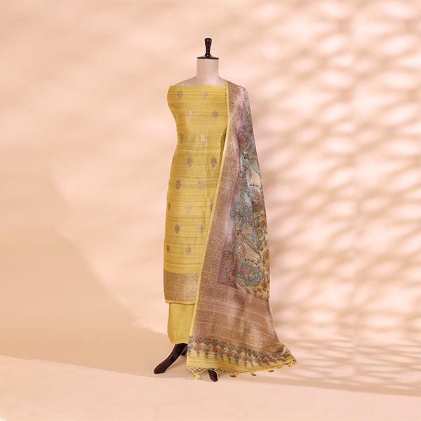 Detailed view of the handprinted Kalamkari multicoloured heritage dupatta highlighting the traditional artistic patterns and fine craftsmanship.