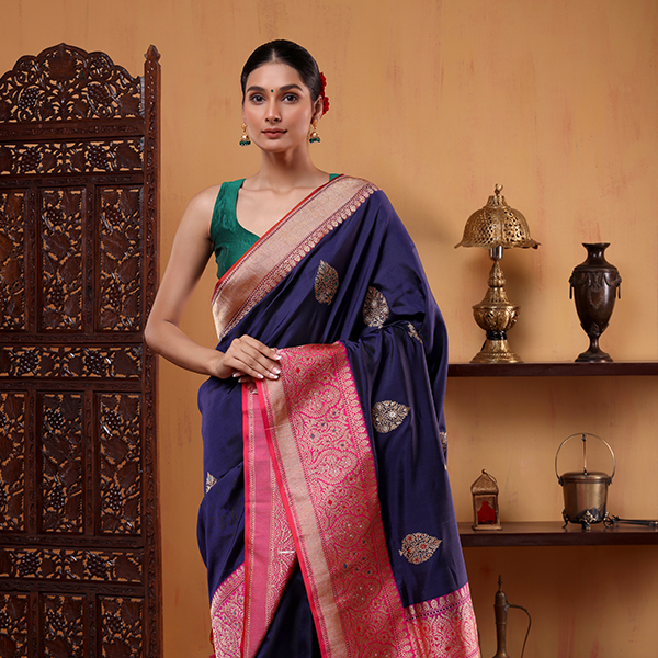 Detailed view of the vibrant pink and gold Zari woven contrast pallu on the Indigo Enigma Banarasi silk saree.