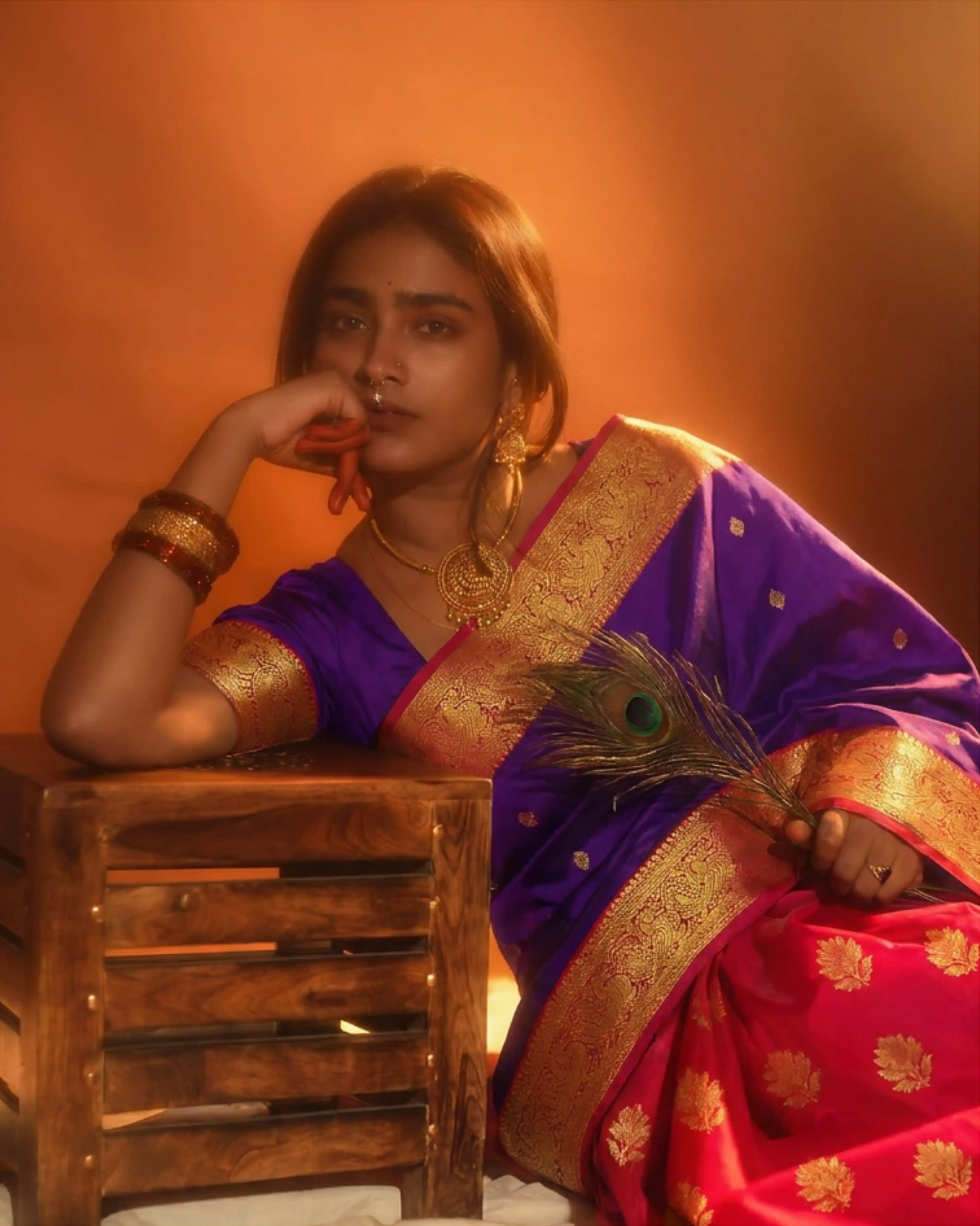 Detailed view of the traditional contrast border on the purple handwoven silk saree.