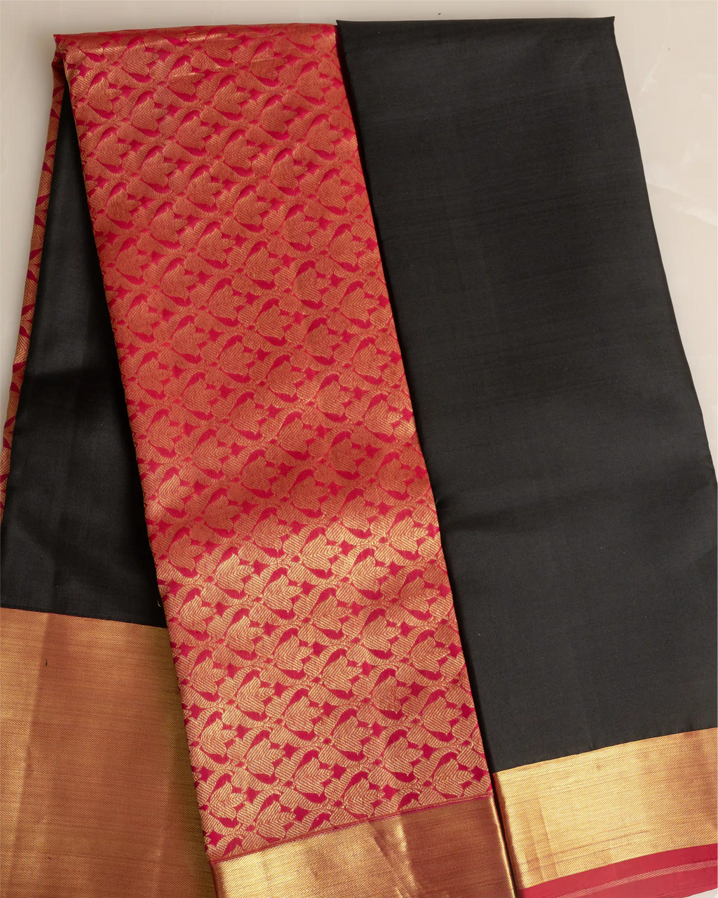 Detailed view of the traditional Kanjivaram pallu featuring authentic South Indian craftsmanship.