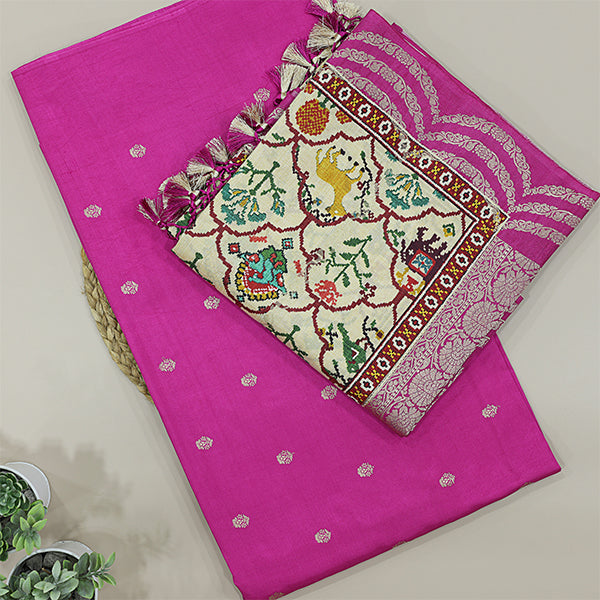 Close-up view of the intricate traditional digital Kalamkari pattern and border on the lightweight luxury dupatta.