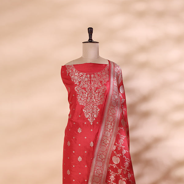 Detailed look at the matching deep crimson pure Banarasi silk dupatta, showcasing its luxury handwoven borders, premium drape, and heritage patterns.