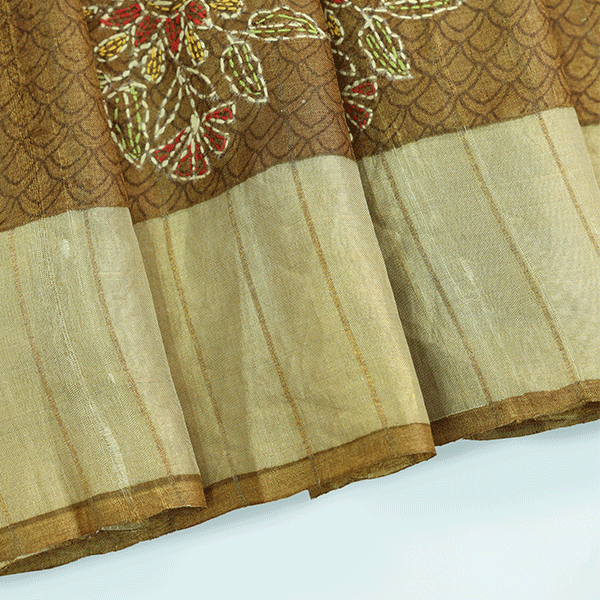 Full display of the exquisite purple Kantha embroidered pallu paired with the matching unstitched striped Tussar silk blouse piece.
