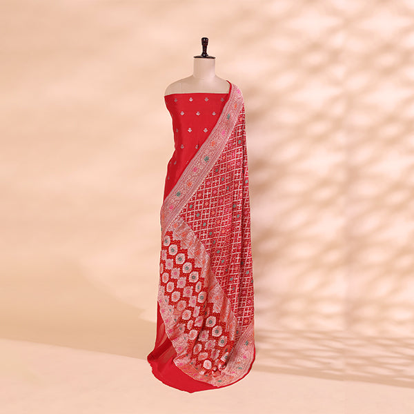 Close-up view of the vibrant multi-colored kaleidoscope Bandhani tie-dye pattern on the premium silk dupatta